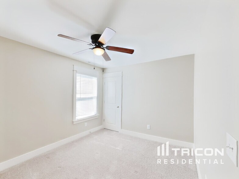 Building Photo - 1406 Cotillion Dr