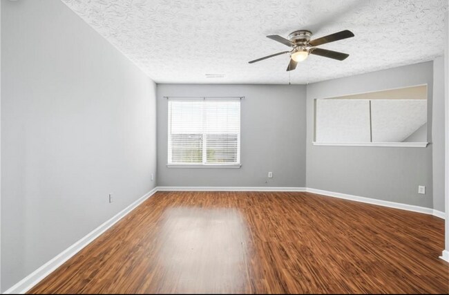 Building Photo - 2BR Townhome in Summerhill with Garage and Exterior Maintenance Included