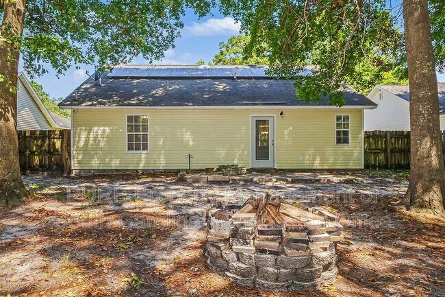 Building Photo - 3372 Wayland Dr
