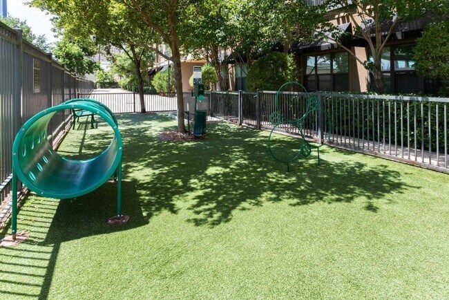 Building Photo - 2525 McCue Rd