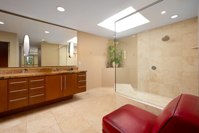 Building Photo - 52 Princeton Dr