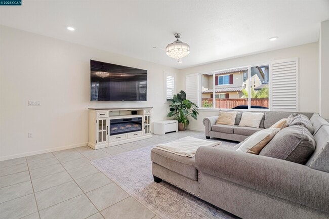 Building Photo - 546 Avanti Way