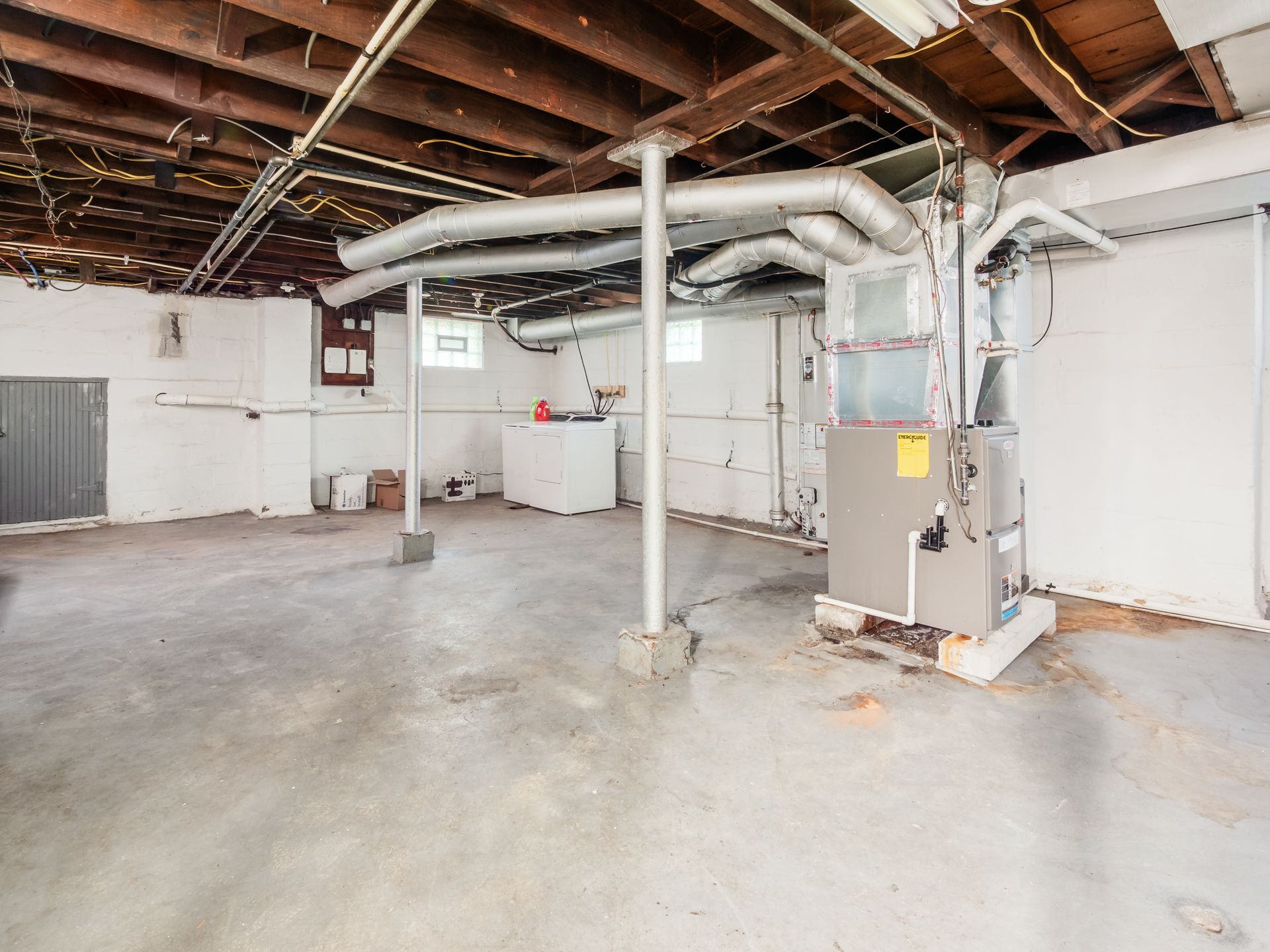 Building Photo - 211 E Jenkins Ave