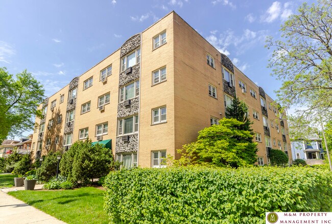 Building Photo - 209 S Oak Park Ave