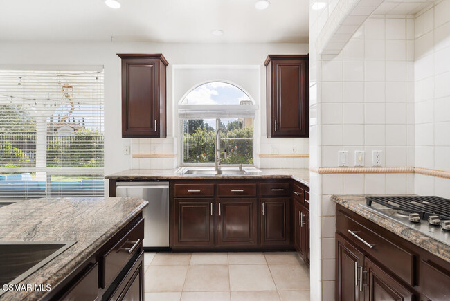 Building Photo - 1851 Fox Springs Cir