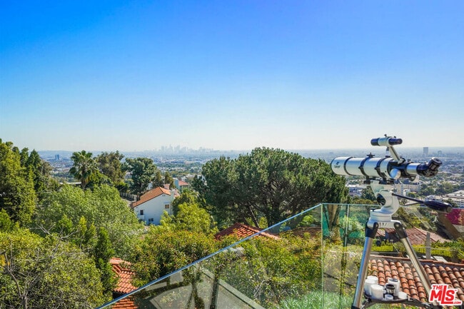 Building Photo - 8242 Hillside Ave