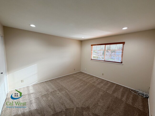 Building Photo - $5295 - Beautiful and Well Maintained South Gilroy Home w/ Salt Water Pool!!