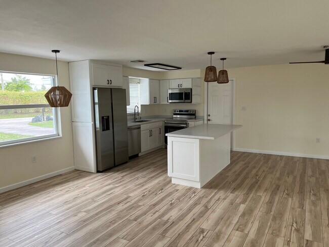 New kitchen with Samsung appliances - 5255 Tower Dr