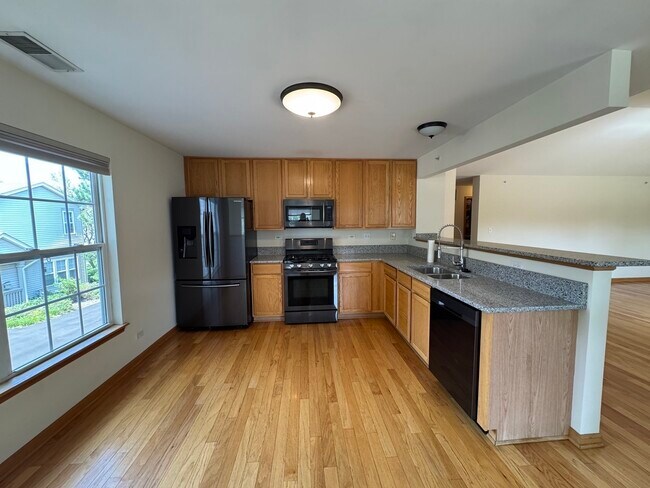 Building Photo - 2268 Vanderbilt Dr