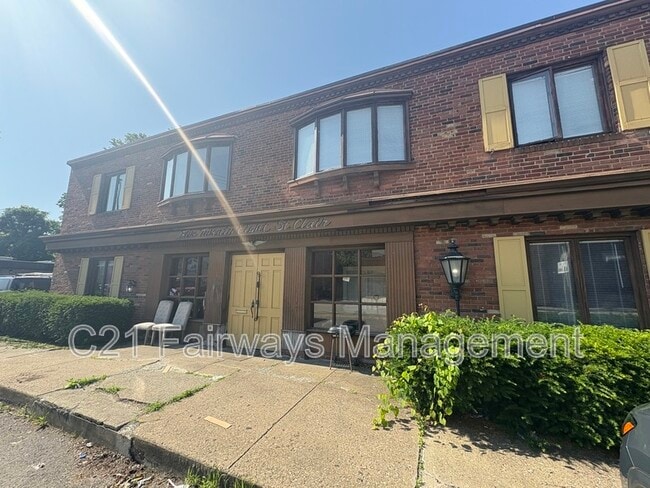 Building Photo - 528 St Clair Ave