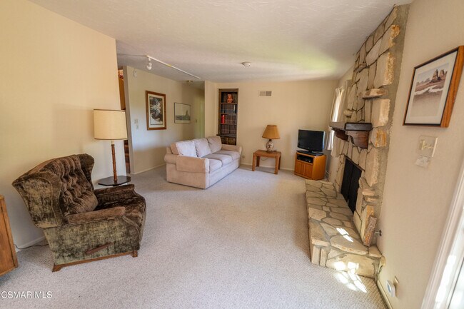Building Photo - 5042 Llano Dr