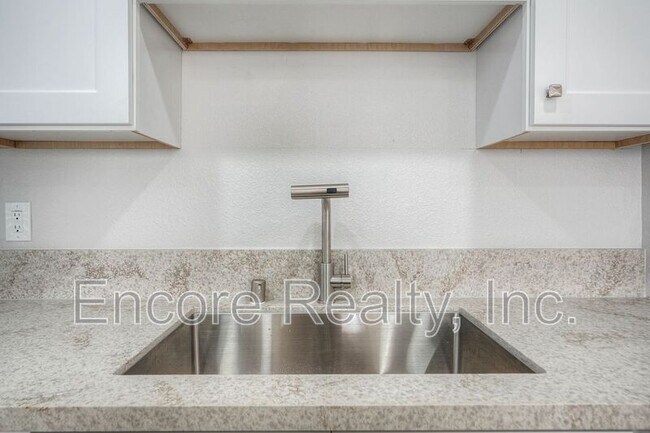 Building Photo - 303 D St