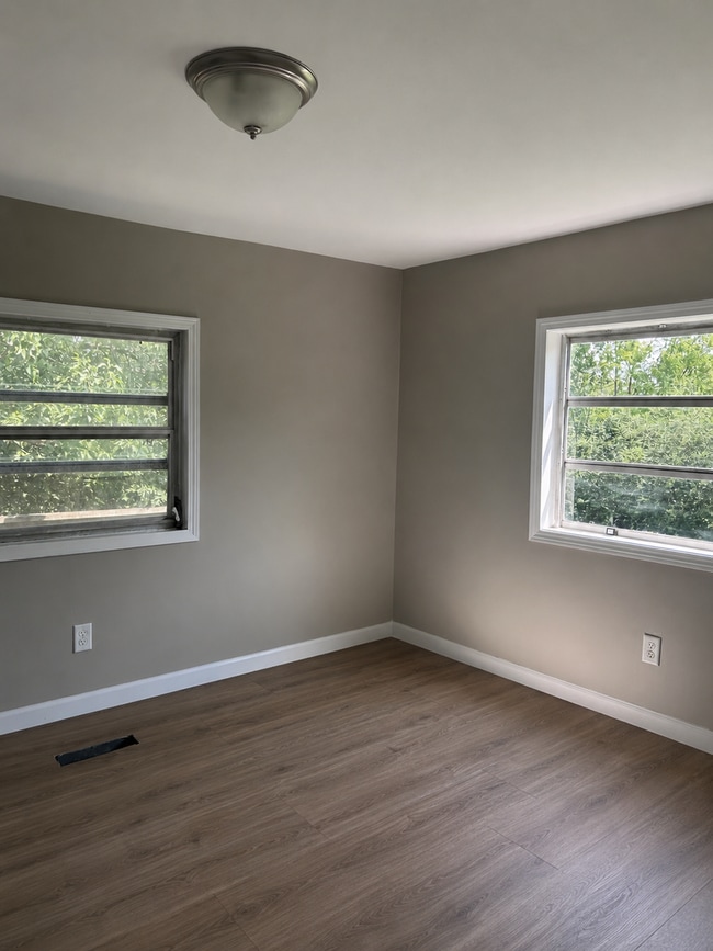 Building Photo - 4200 Wilkesview Dr