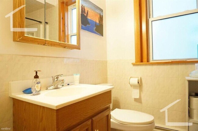 Building Photo - Spacious Brookline Apt near BU; perfect for students!  Granite Countertops, 2 Decks