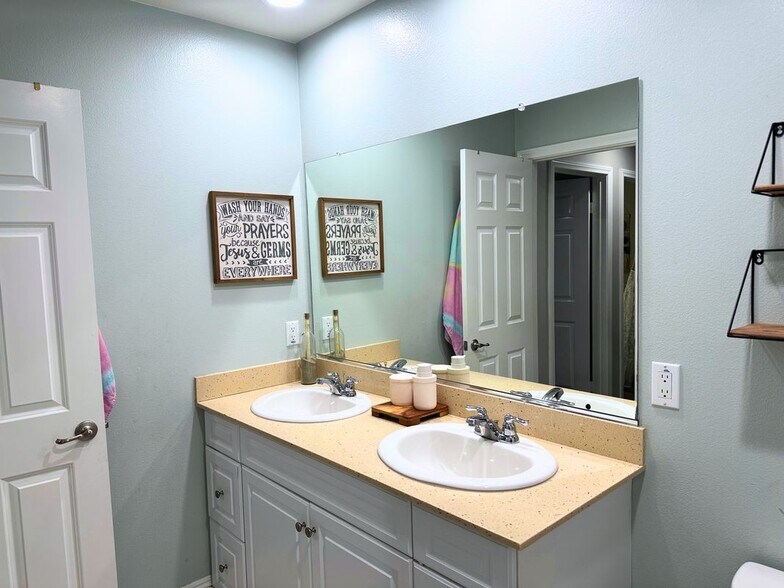 Building Photo - 5053 S Heritage Paseo