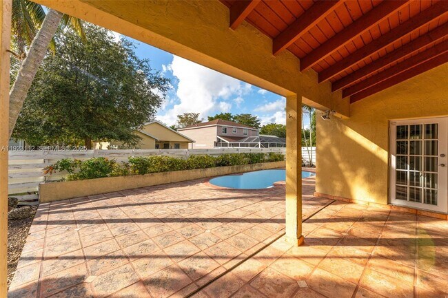 Building Photo - 15016 SW 139th Ave