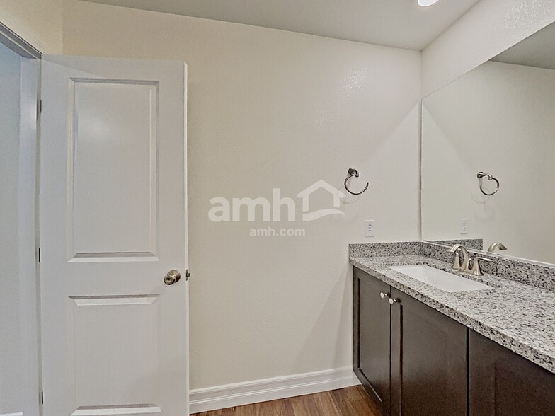 Building Photo - 5873 Petronius St