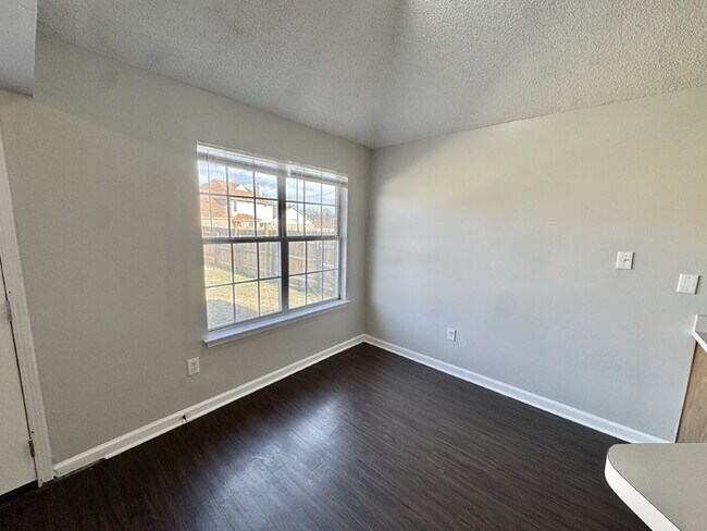 Building Photo - 6416 Valley Oak Dr