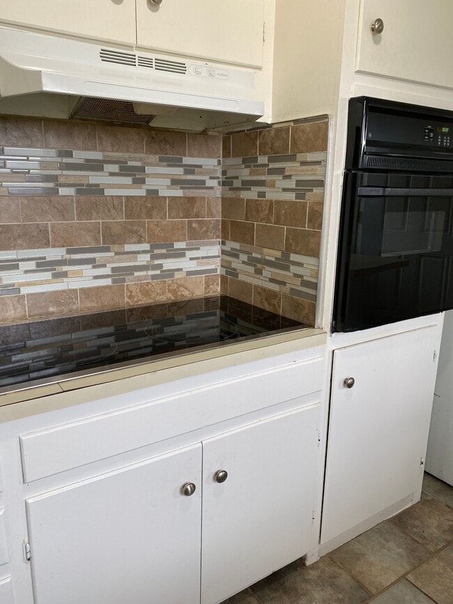 Building Photo - 3107 Aberdeen Ave