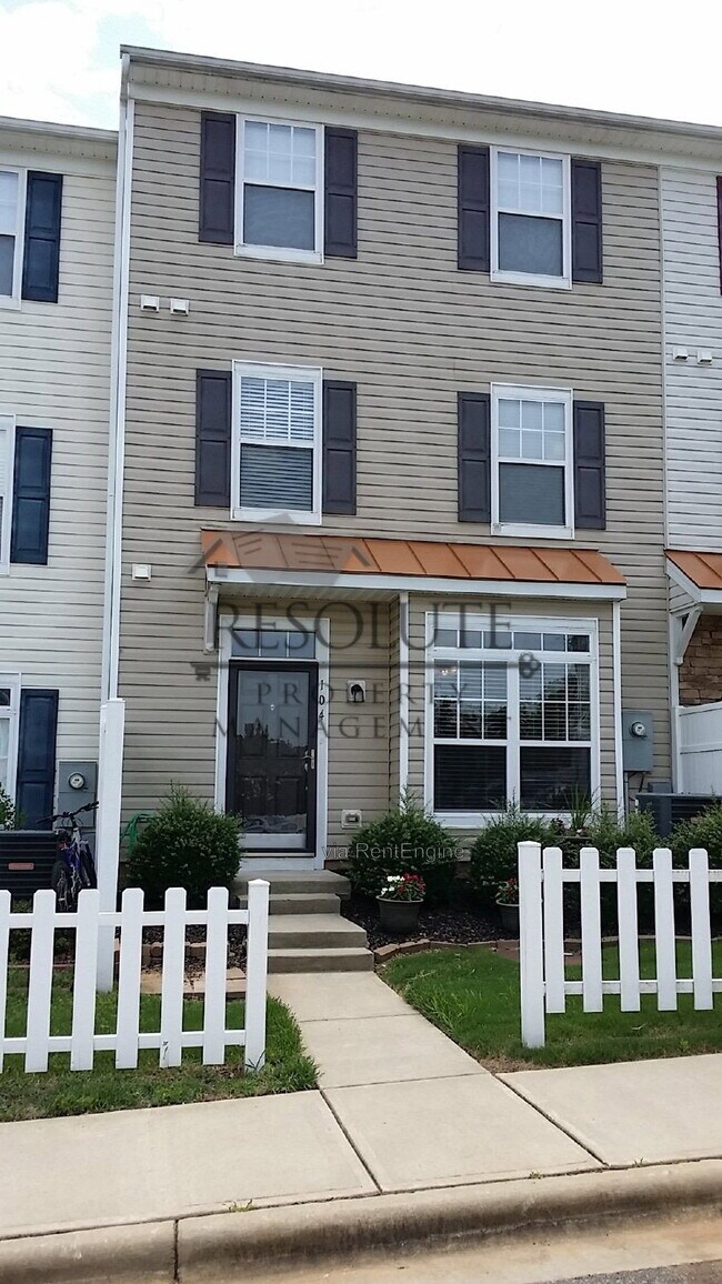Building Photo - 2210 Valley Edge Dr