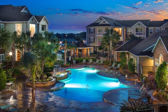 Building Photo - Stone Creek