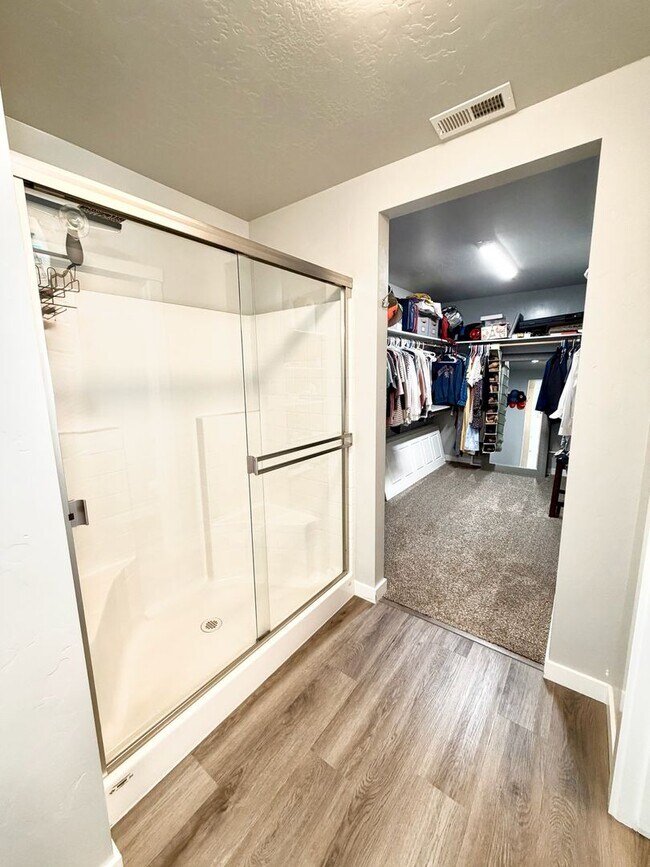 Building Photo - Stunning Nampa Home with RV Parking!