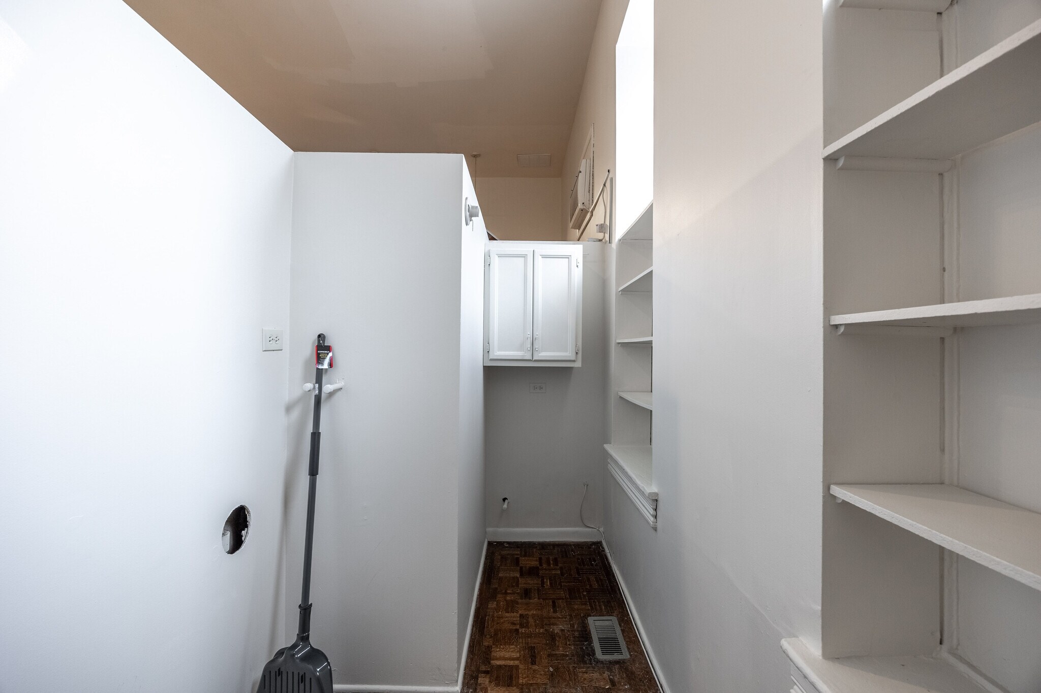 Building Photo - 2059 N Clifton Ave