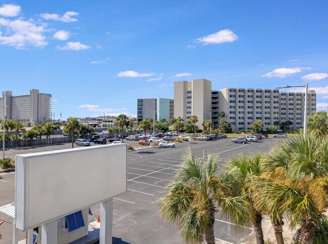 Building Photo - 8817 S Thomas Dr
