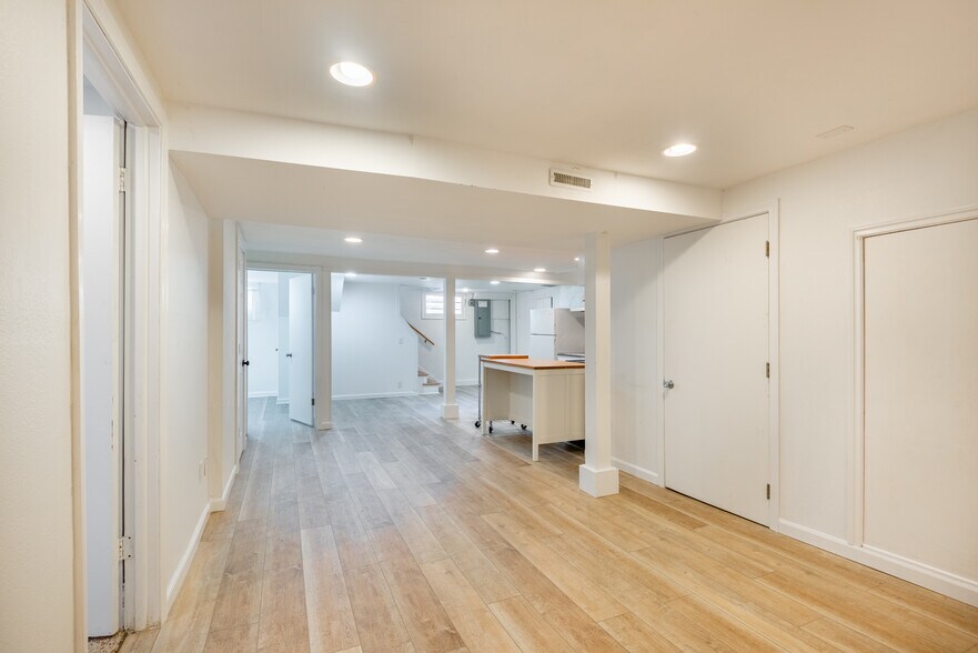 Building Photo - 2306 SE Caruthers St