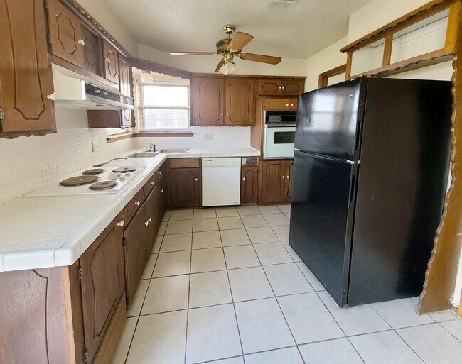 Building Photo - 3 Bedroom Home in Del City