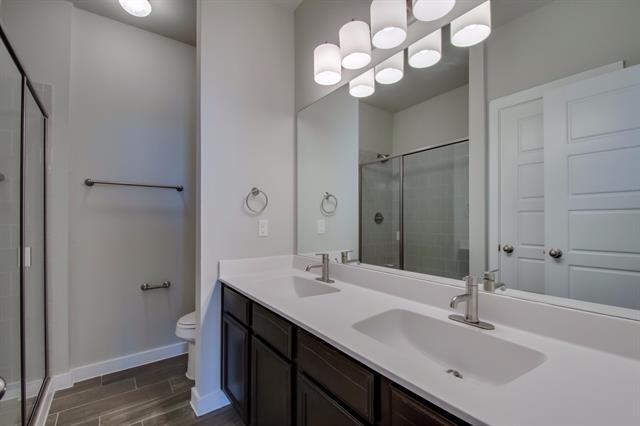 Building Photo - 912 Skyview Dr