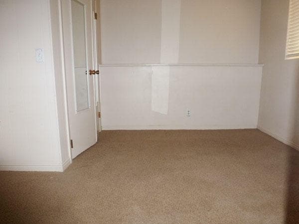 Building Photo - 4 bedroom home  - Dog Friendly!