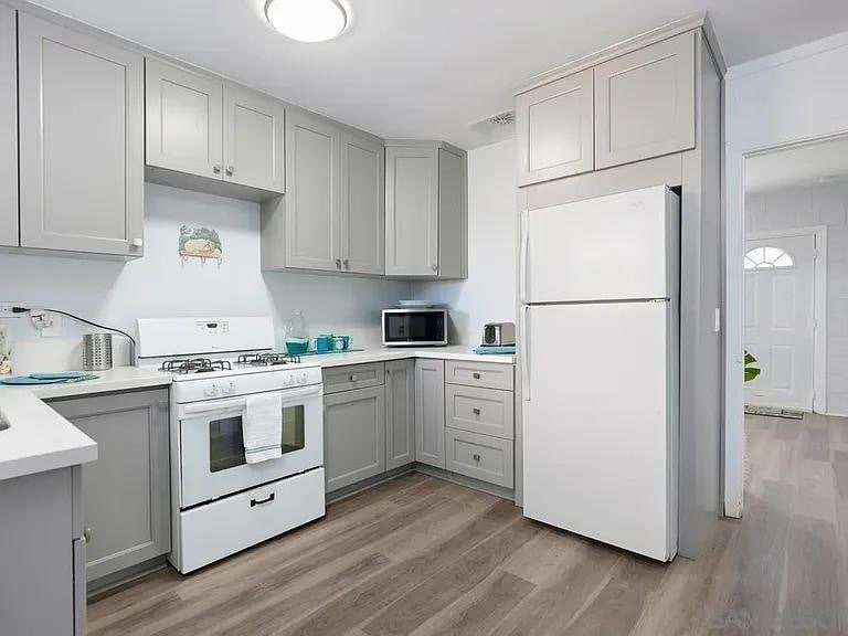 Building Photo - 1382 Grove Ave