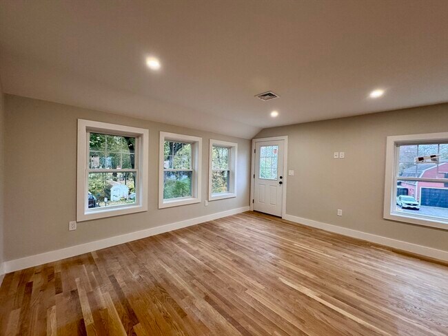 Building Photo - 57 Salem St