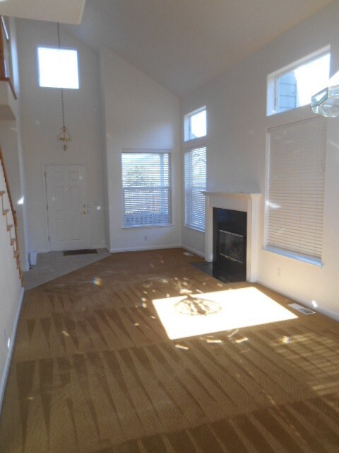 Building Photo - 371 Breeden St