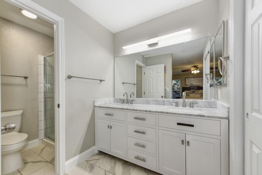 Building Photo - 8313 Crossoak Way
