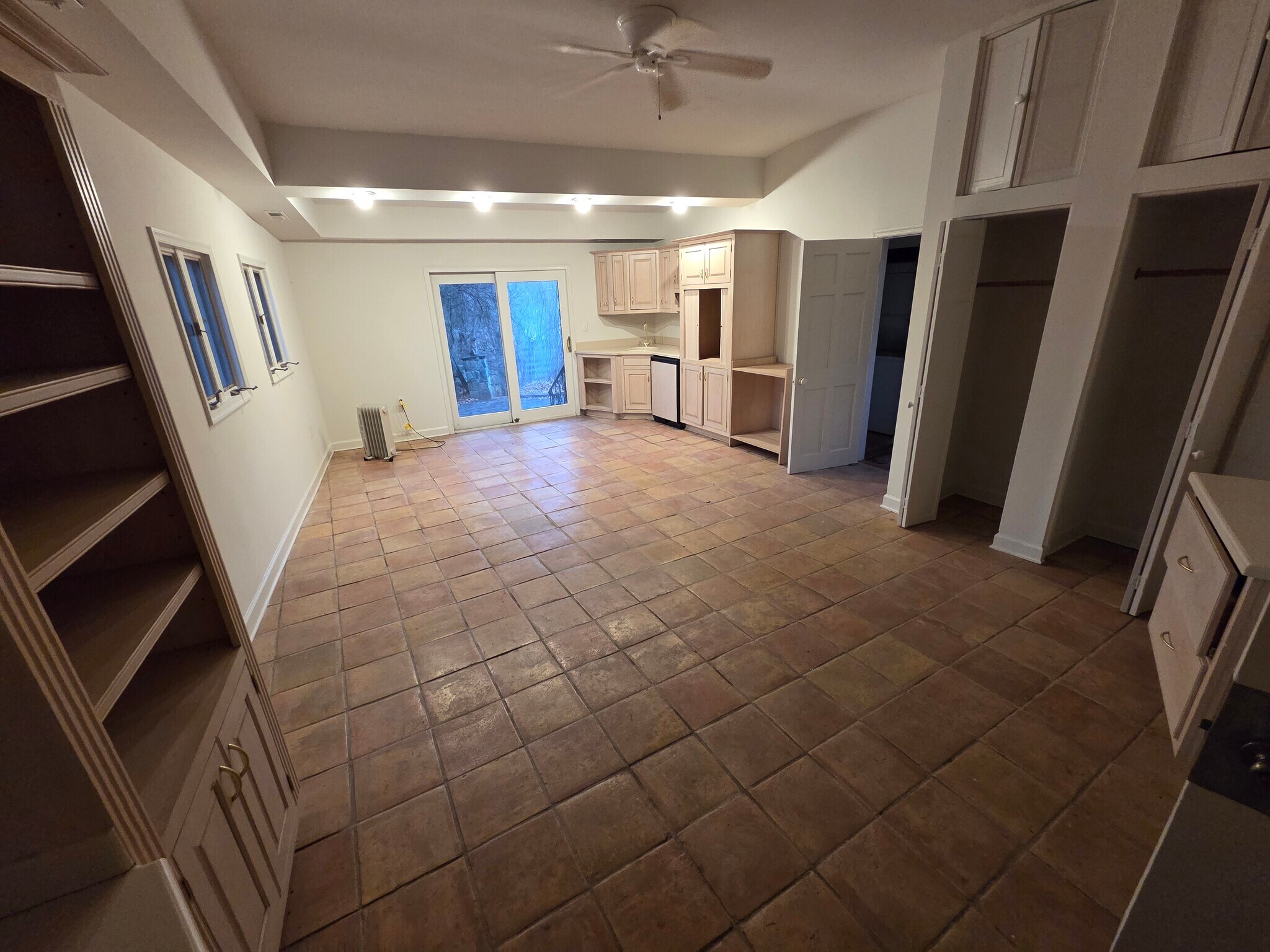 First floor extra area/additional kitchenette - 548 River Bend Rd