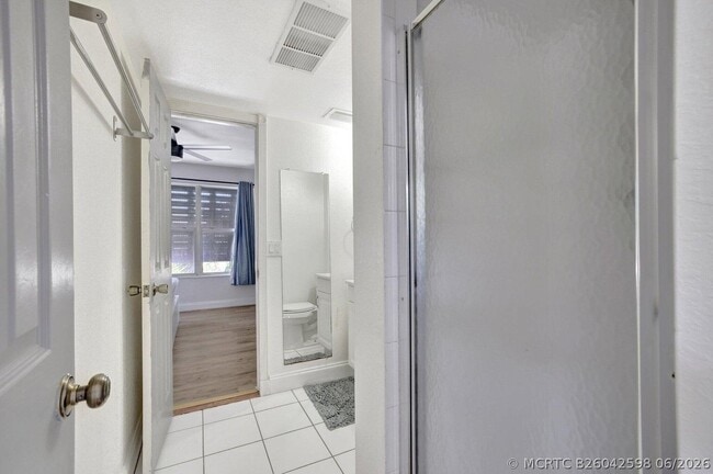 Building Photo - 2400 NE 33rd Ave
