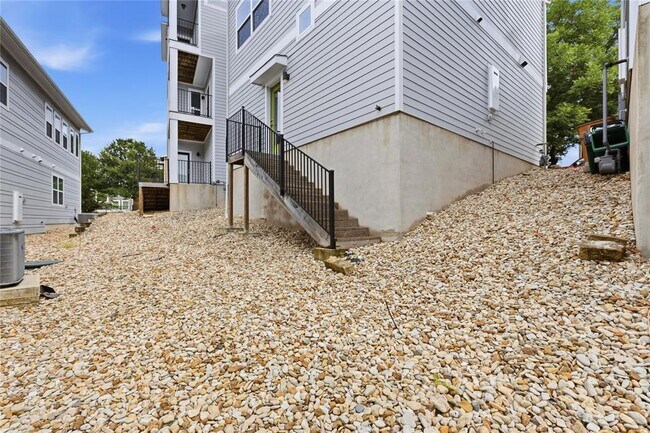 Building Photo - 2024 Sager Dr