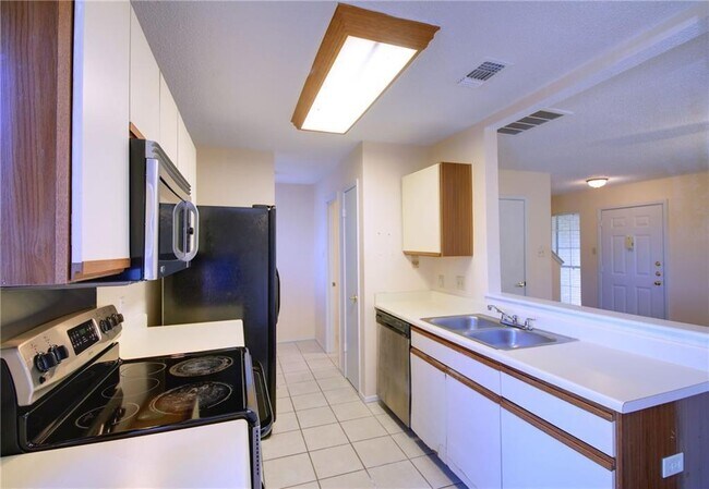 Building Photo - 1015 E Yager Ln