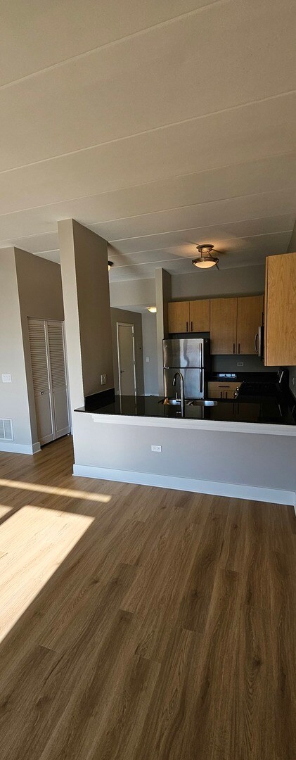 Building Photo - 1155 W Madison St