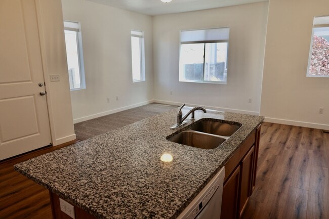 Building Photo - 15104 S Wild Horse Wy