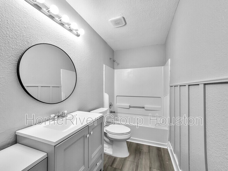 Building Photo - 10711 Cobblecreek Way