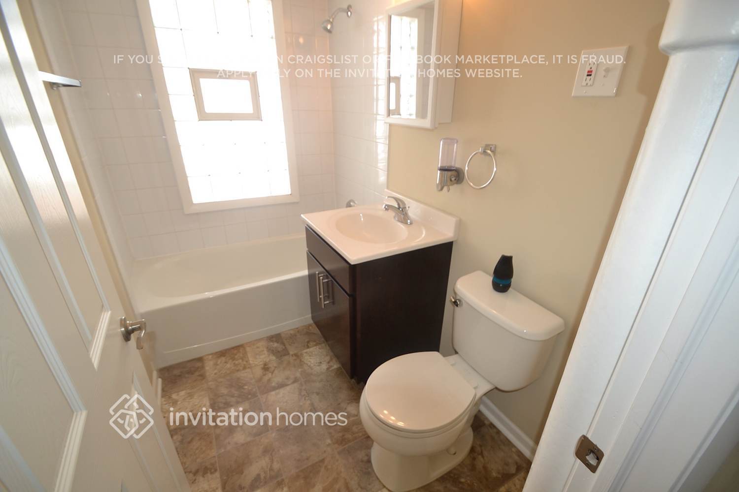 Building Photo - 4046 N McVicker Ave