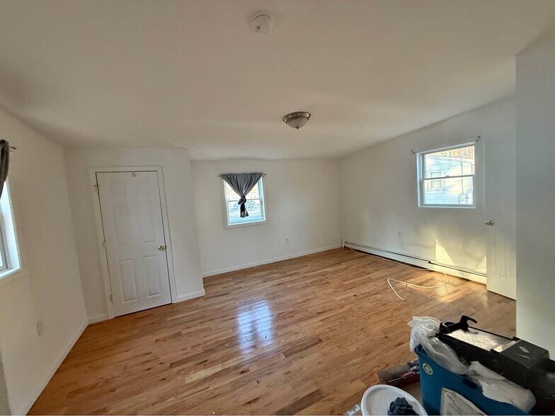 Building Photo - 305 Smithtown Blvd