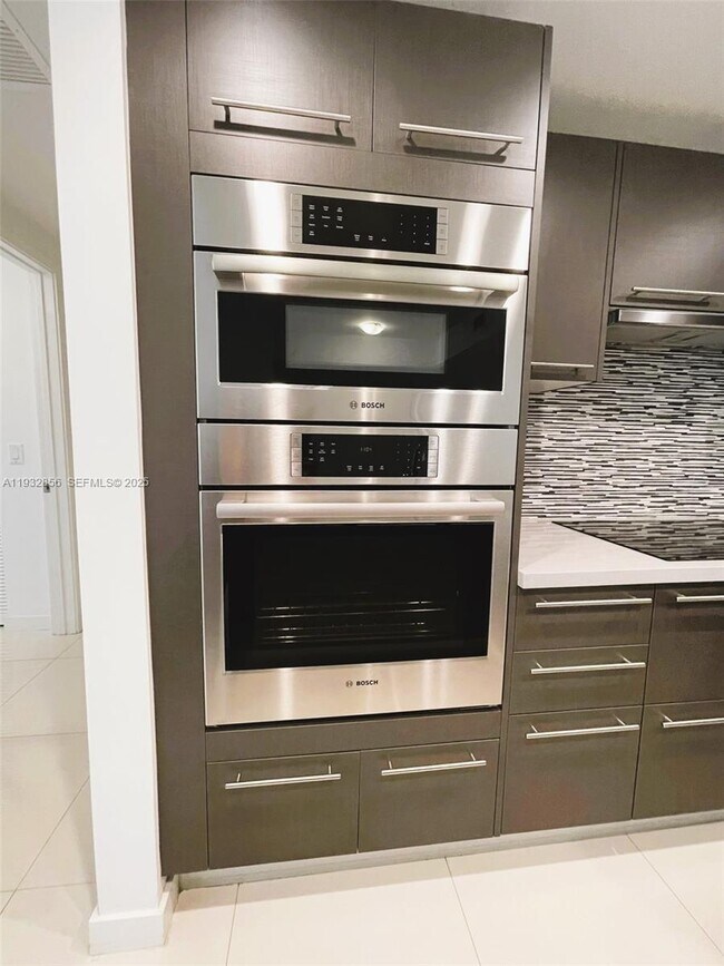 Building Photo - 7825 NW 107th Ave