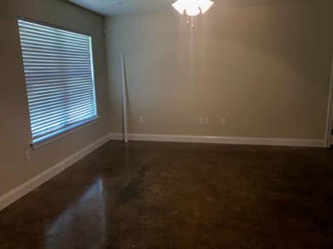 Building Photo - Country side home