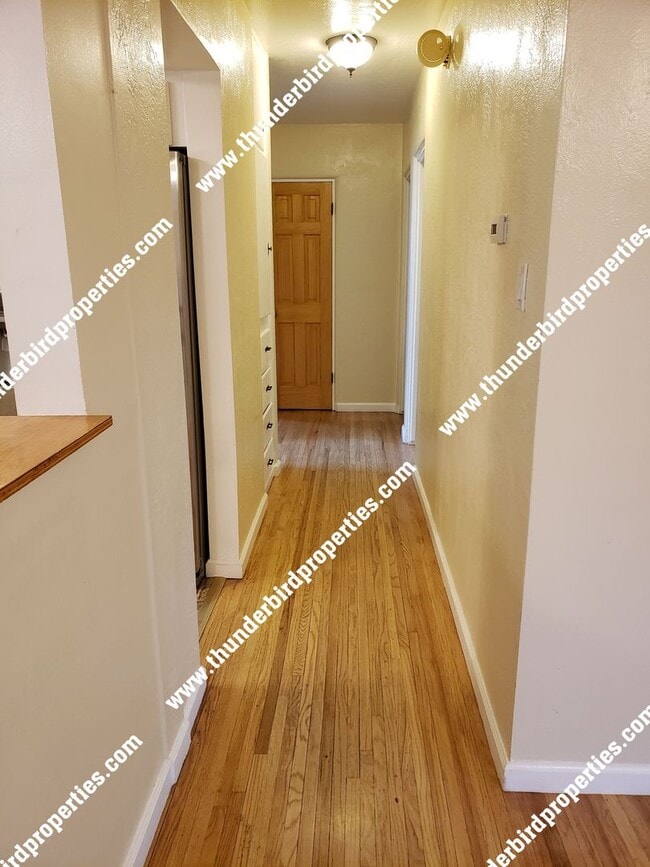 Building Photo - Nice 3 Bedroom, 2 Bathroom, 2 Car Garage and 1,360 Sq Ft. Brick Home in NE Heights.