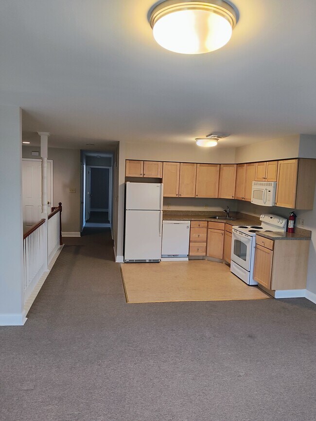 Building Photo - 13 E State St