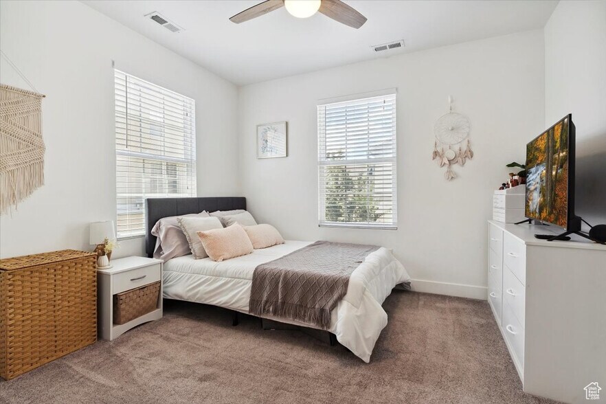 Building Photo - 10606 S Redknife Dr